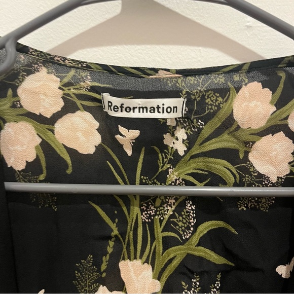 NWOT Reformation Monica Black Floral Georgette Wrap Dress size small - Picture 3 of 3